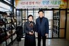 이희자 시인, 시집 3000권 금산인삼고을도서관 기증